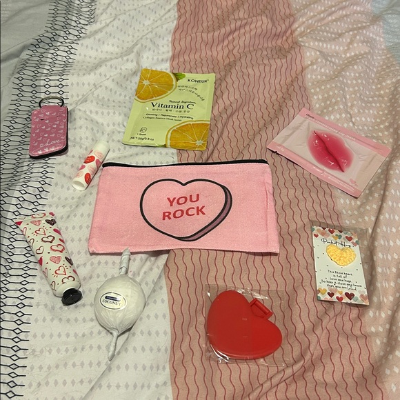 Valentine’s Beauty Bundles (Choose 1) 9 pieces - Picture 3 of 17
